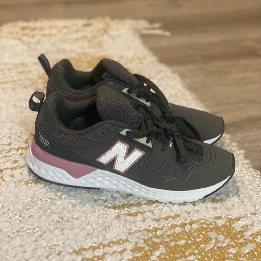 NWOT New Balance Sneakers w Fresh Foam, Comfort Insert